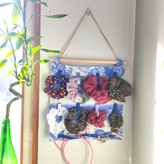KÄTKÖ Ribbon 8 Floral– Upcycled Textile Wall Pocket